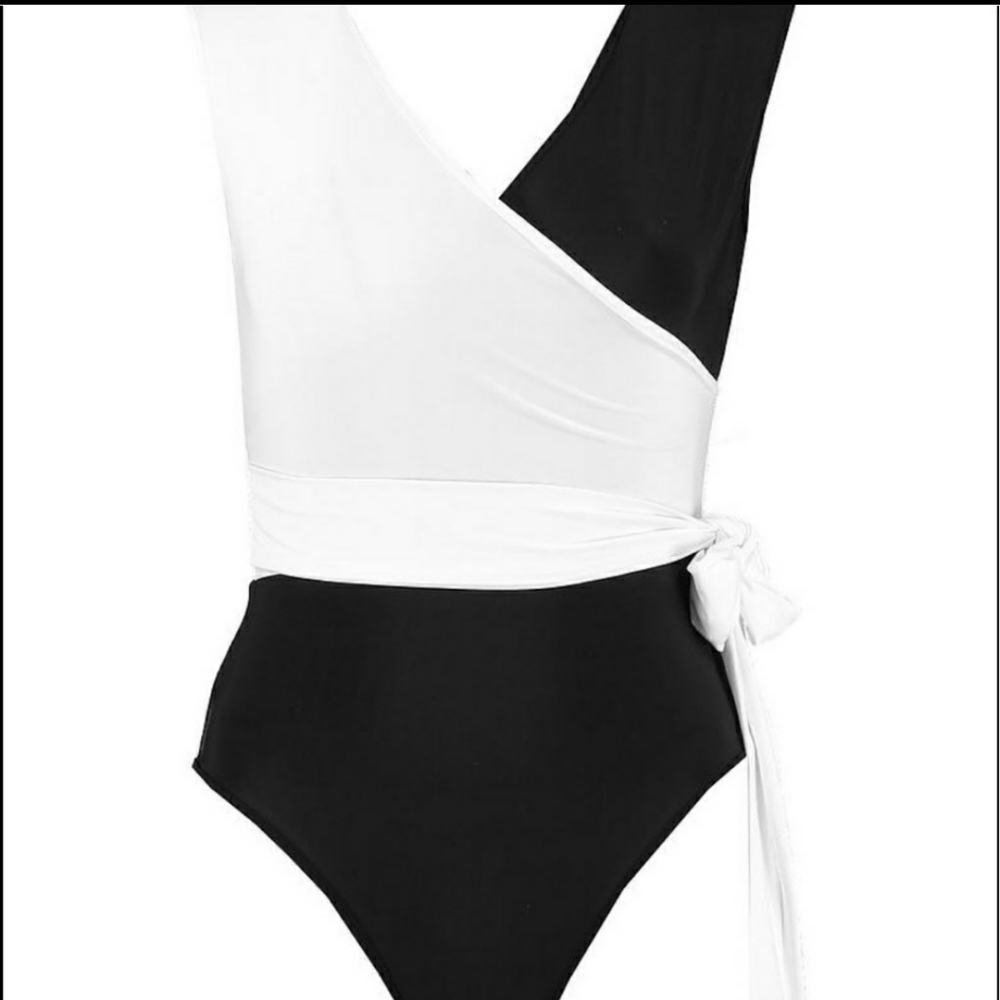 Boohoo Contrast color block wrap Bodysuit - Picture 2 of 3